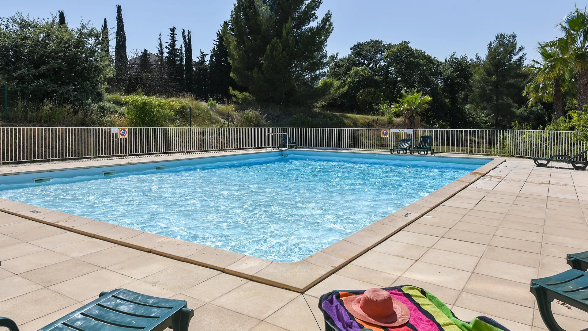 Comfort Aparthotel Six-Fours Six-Fours-les-Plages 3*,